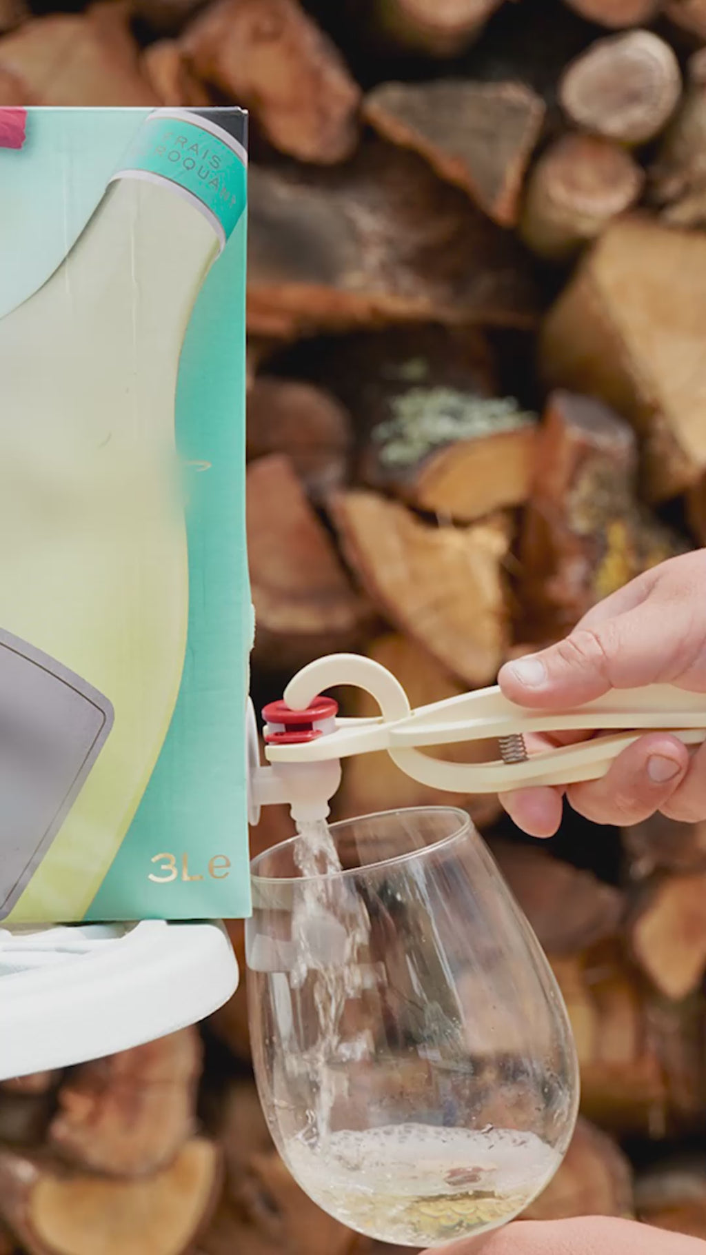 Wine Tong® ECO Weiß | Zange zum Ausschenken von Wein aus Bag-in-Box-Behältern